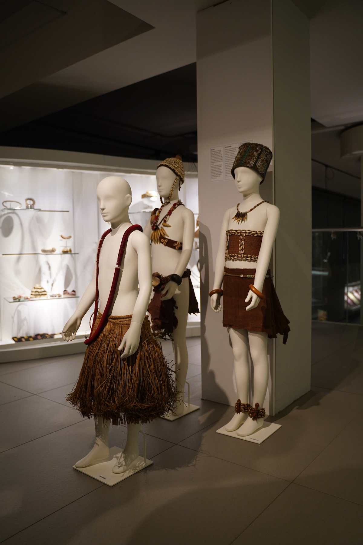 “La moda nel mondo: i vestiti raccontano la vita dei popoli” 3 Image